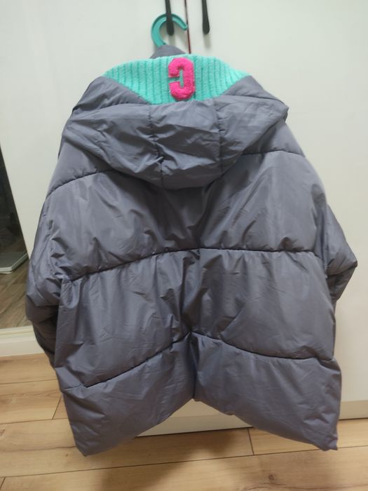 Продам куртку женскую