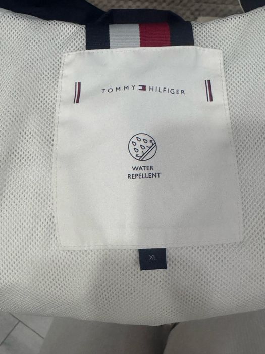 Продам оригинальную курту Tommy Hilfiger