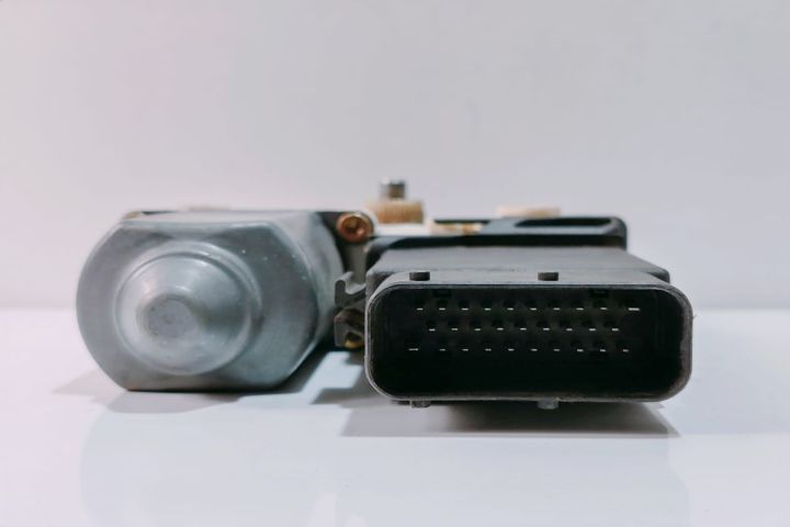 Motoras macara dreapta fata  9776105415301 / F005S00058 Volkswagen VW