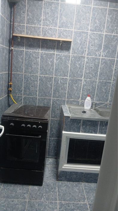 Proprietar vând urgent apartament cu doua camere la parter zona Petrișor