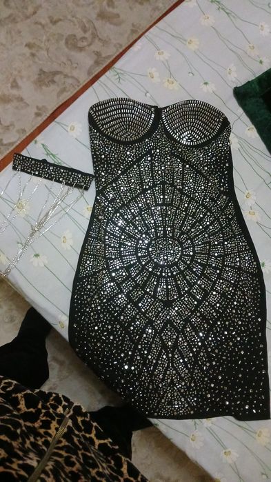 Pinuar yengi 100.000