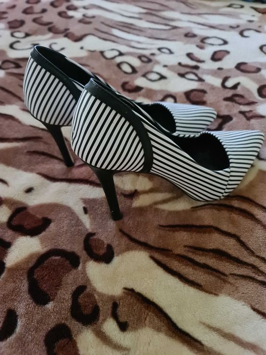 Pantofi stiletto marimea 38