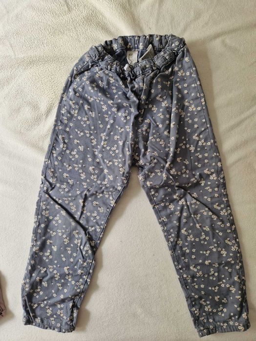 Pantaloni fete marimea 104