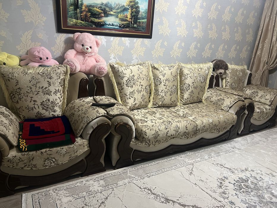 Продаю диван среднего качества