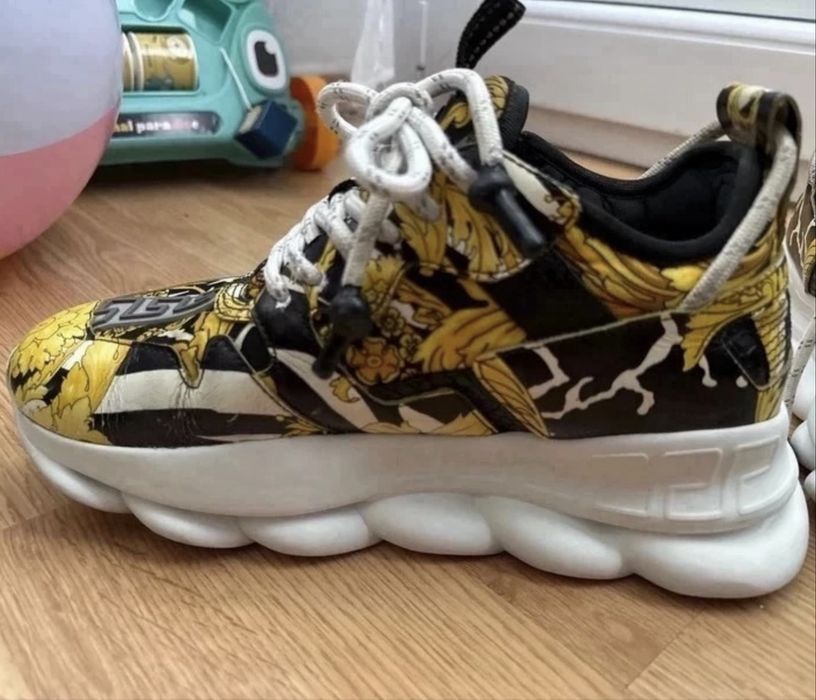 Vand adidasi Versace