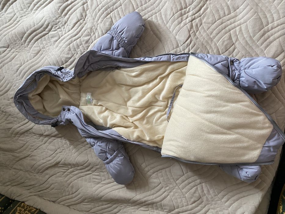 Продам детский комбинезон зима до 68 см