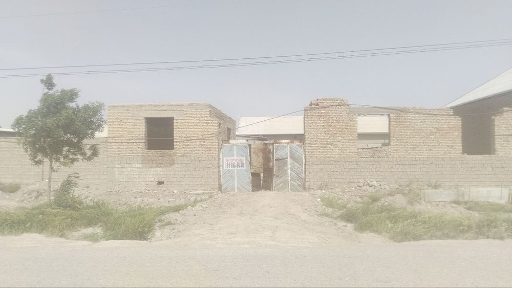 Uy sotiladi 6 sotix yangi bogʻda joylashgan  2.20 fundament quyilgan