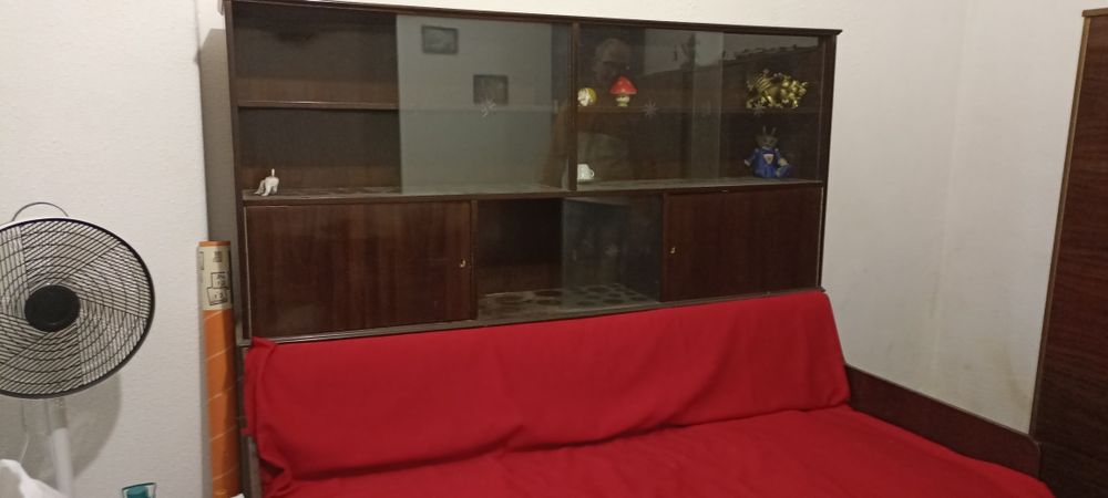 Mobilă veche lemn nuc