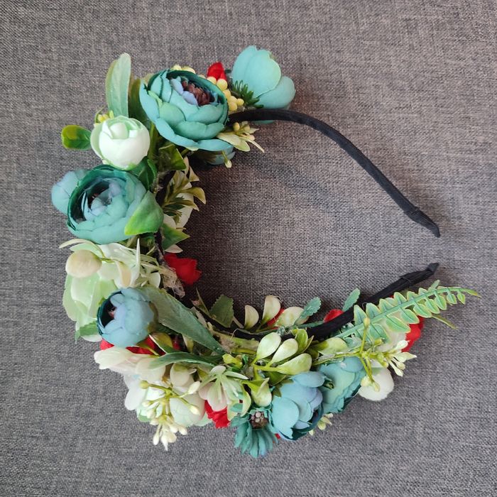 Диадема с цветя уникат