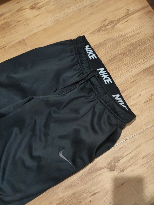 Pantaloni Nike mărimea XL