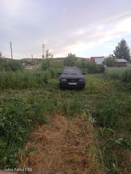 Продам Опель фронтера привод задний