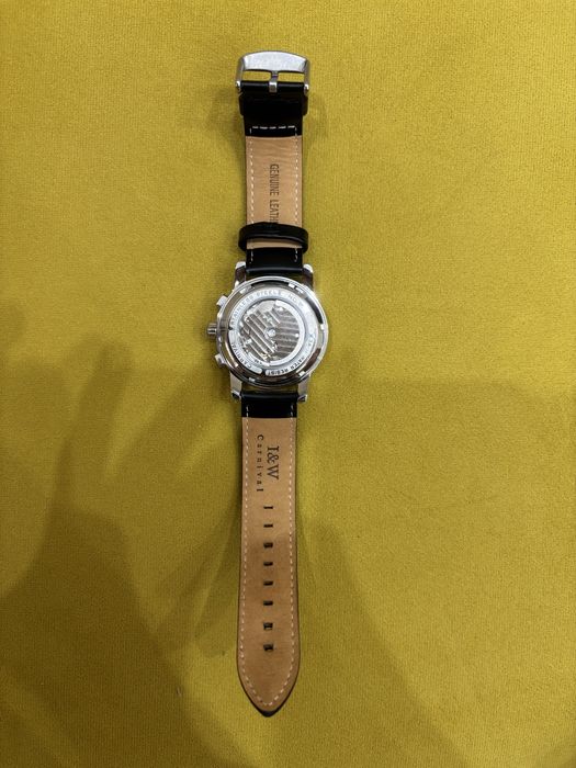 Часы Carnival в идеальном состоянии.