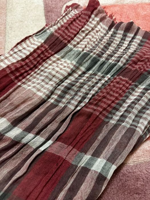 тънък шал с ресни