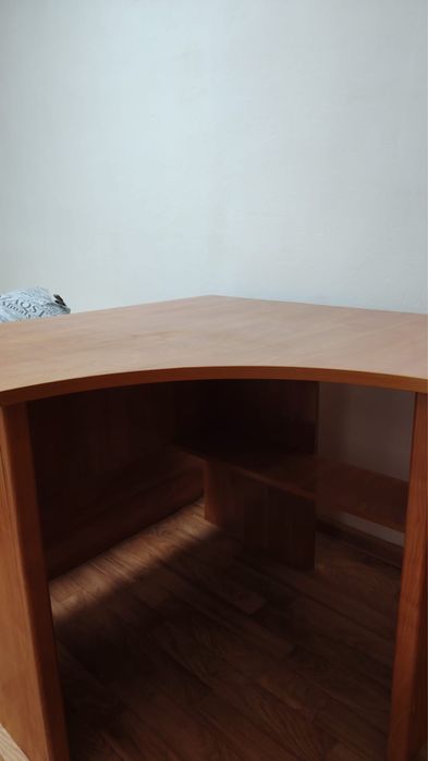 Продам стол угловой