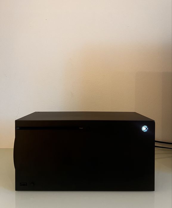 Xbox Series X 1TB SSD + Xbox Game Pass Premium