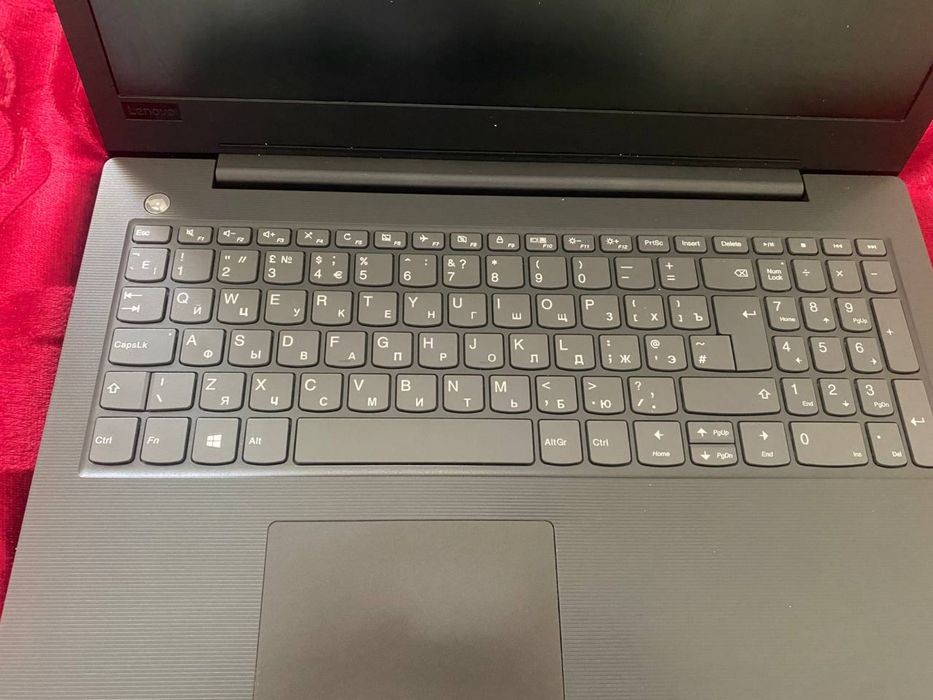 Noutbuk lenovo.