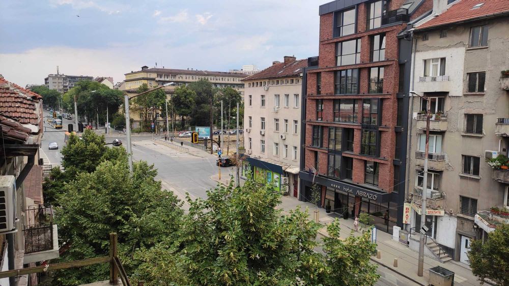 Дава се под наем Двустаен апартамент в София, Център - 60 кв.м за 440 € - Снимка #1