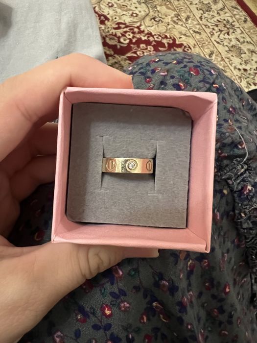 Продам кольцо Картье