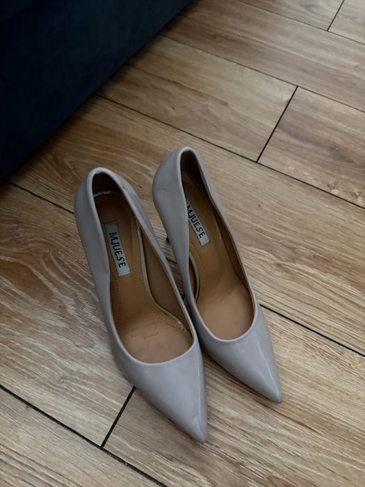 Туфли бежевые 35 размер