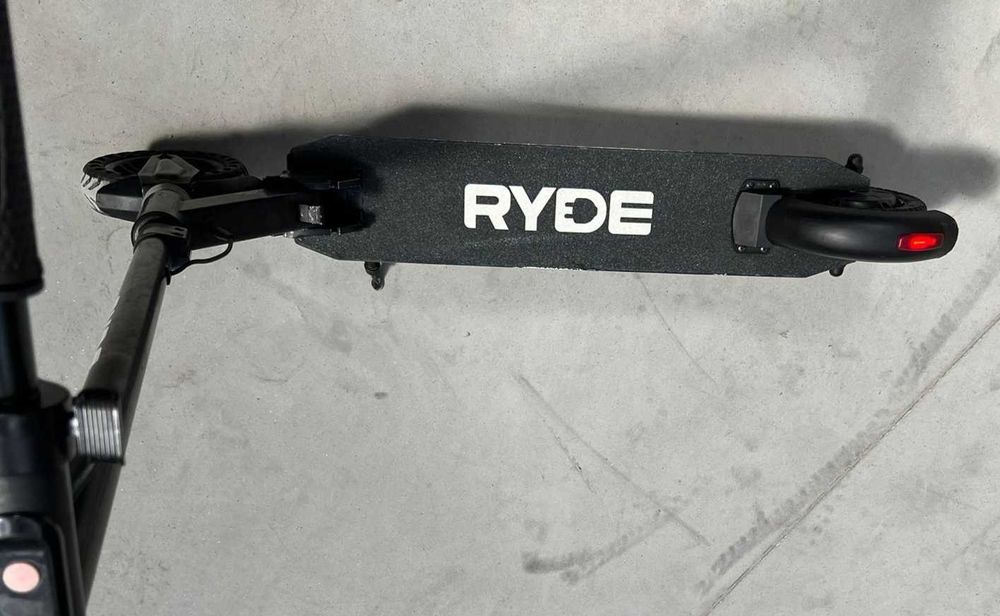 Trotinetă electrică pliabilă RYDE 8" 300 Skywalk, stare buna, viteza maxima 25km/h