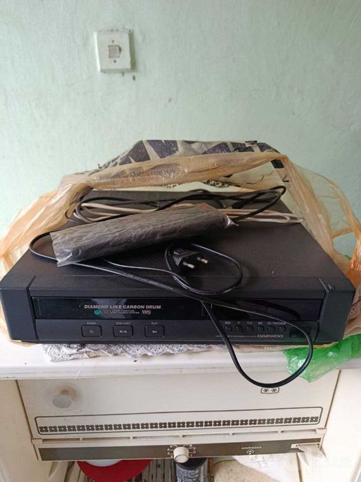 Видеомагнитофон VHS Daewoo DVR-4581D