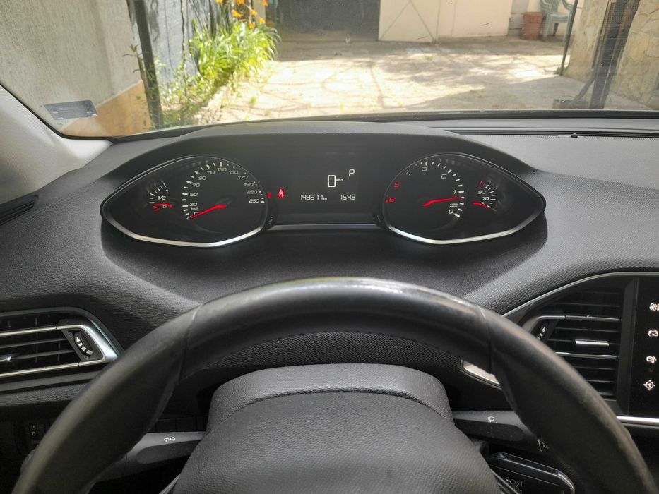 Продавам Пежо 308 T9