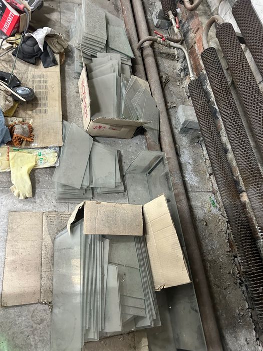 Отдам стекло от витрин