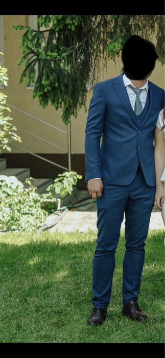 Costum albastru elegant