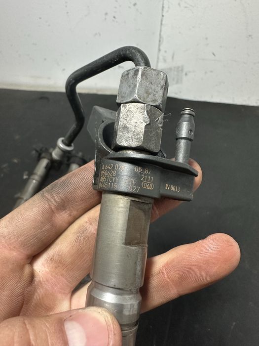 Injector injectoare Mercedes sprinter W906 3.0 CDI V6 Sprinter 318 Cdi