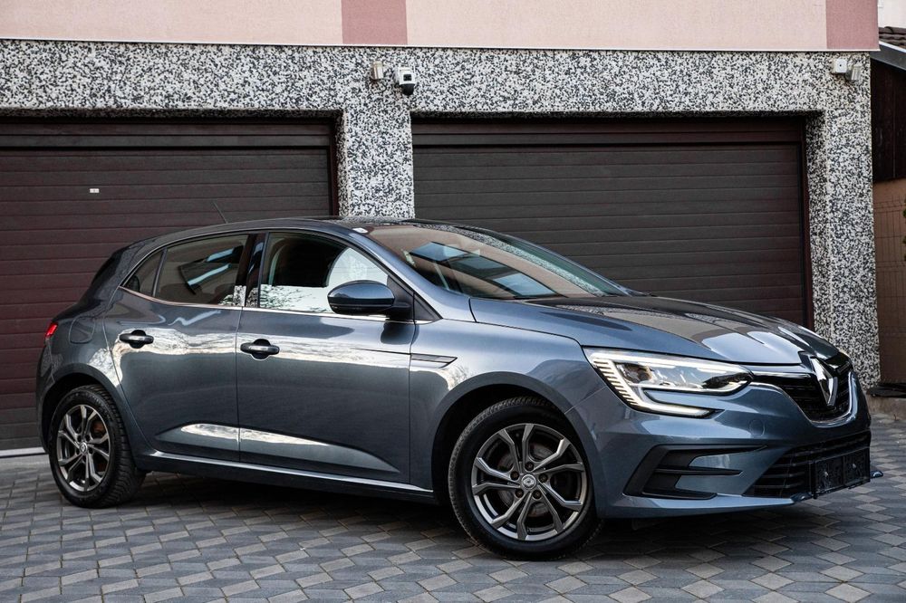 Renault Megane facelift~Bord digital~faruri full led~Euro 6~86368 km Reali~ car play