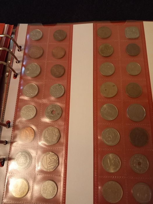 Clasor monede vechi.