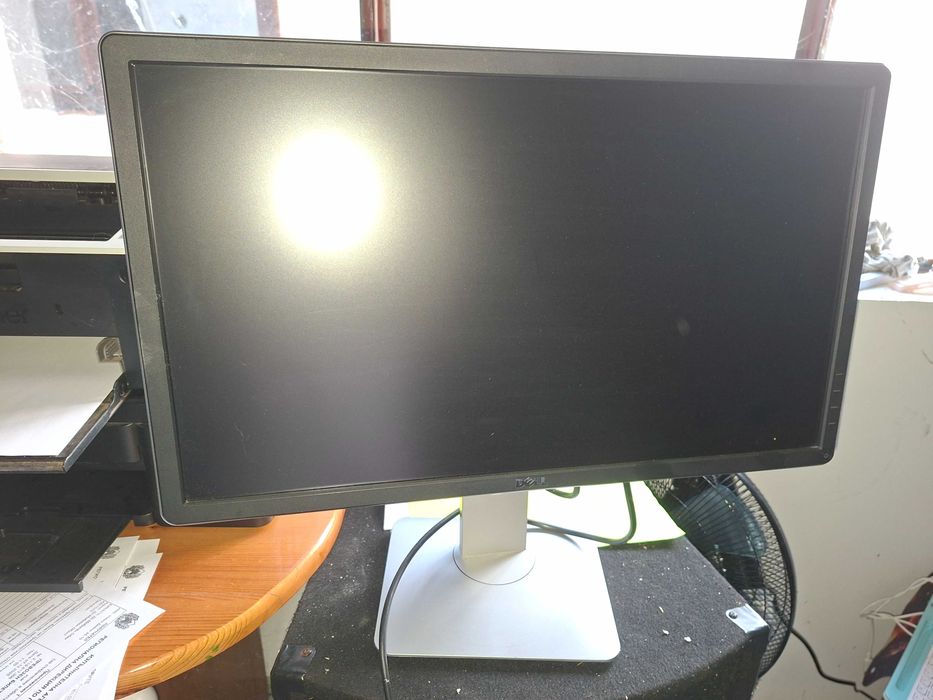 Компютър с монитор