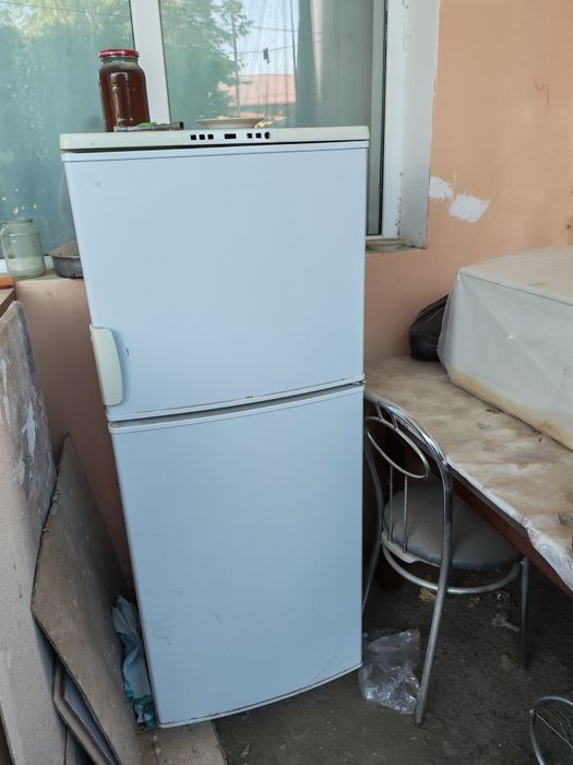 Продам холодильник и кухонный гарнитур