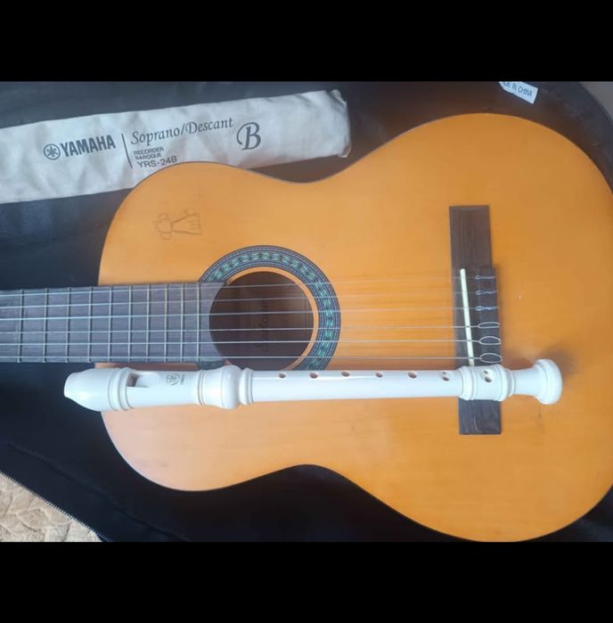 Vând chitară clasică și fluier