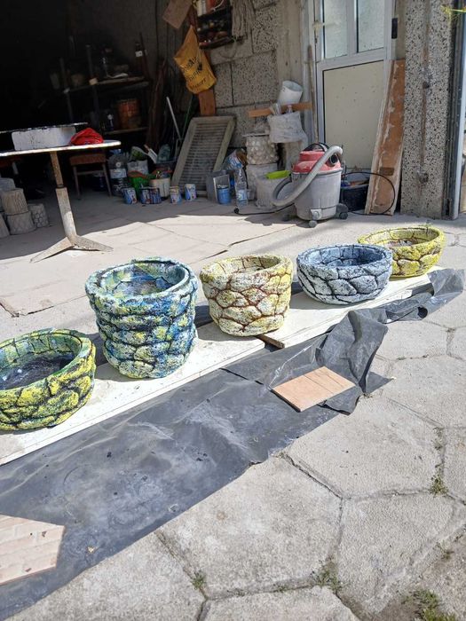 Градинска декорация и саксии