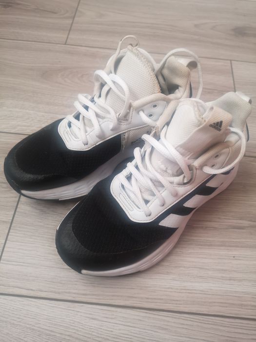 Bascheți Adidas marime 35 impecabili