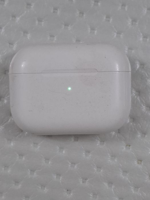 AirPods Pro 2
Несколько царапин, о