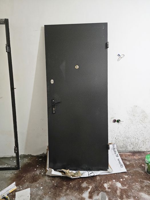 Temir eshik sotiladi