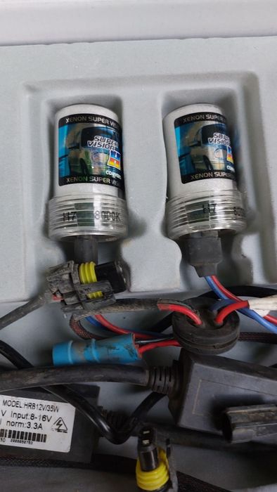 De vânzare set bec xenon.
