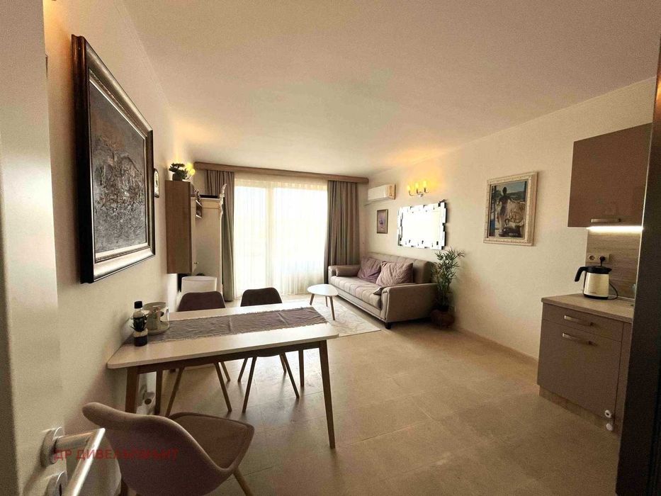 Продава се Тристаен апартамент в Несебър - 101 кв.м за 1604 €/кв.м - Снимка #1