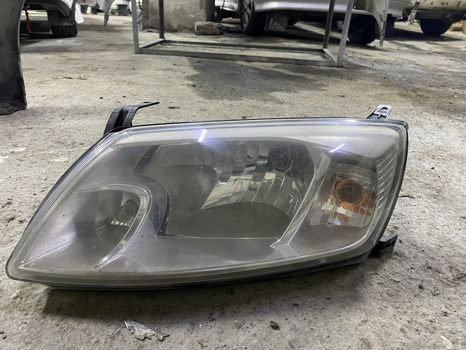 продам фару от гранты до рест