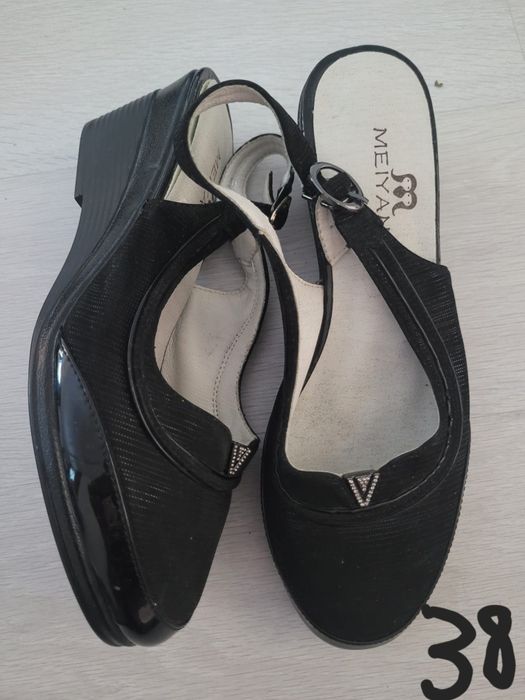 Vând pantofi dama 35lei bucata, noi