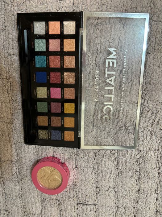 Cocosolis Chocolate,Палитра сенки 24 цвята, Хайлайтър Jeffree Star