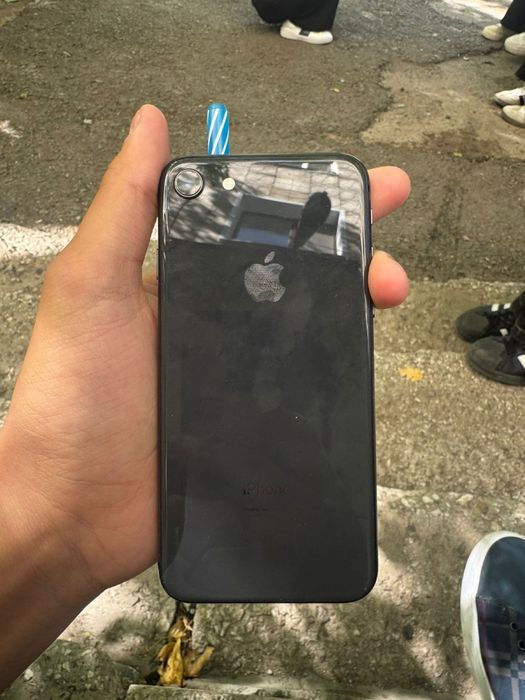 Продаю iPhone 8