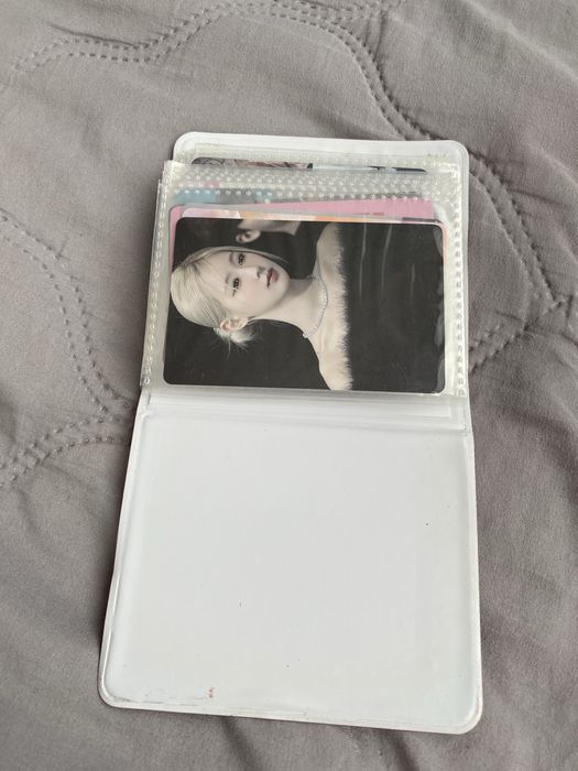 Кпоп карточки в картохранилке