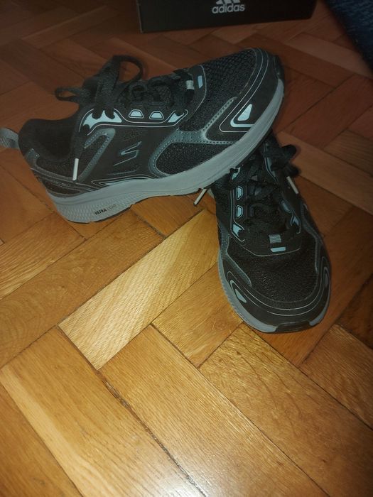 Papuci skechers 39.5