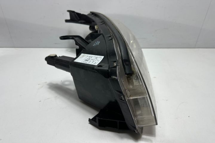 Far stanga cu mic defect Toyota RAV4 a 3-a generatie