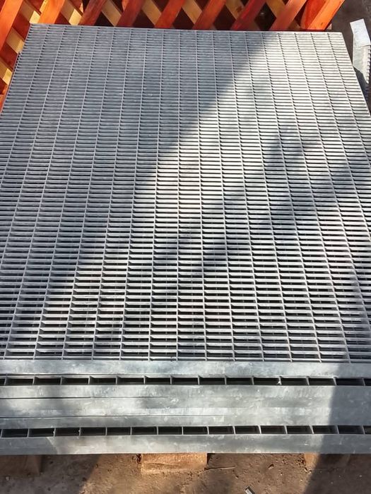 Trepte si gratare zincate, avem maimulte modele si dimensiuni pe stoc