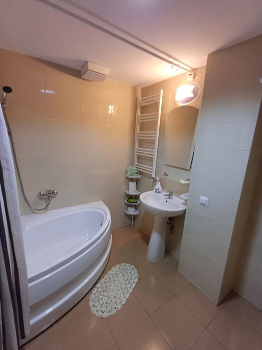 Inchiriez apartament in vila, Sinaia centru