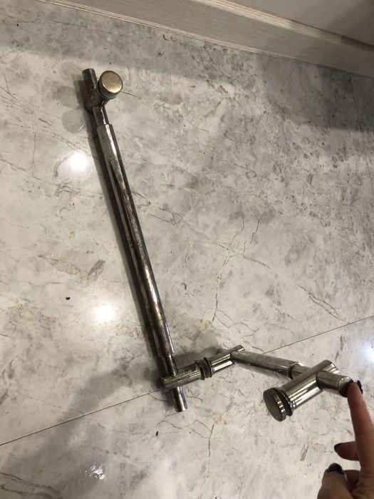 Продам ручку от двери в душевой